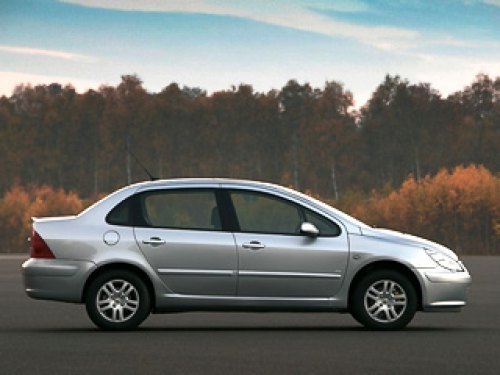 Впервые Peugeot 307 с кузовом седан был засвечен на Женевском автосалоне в 2004 году. И тогда ни…