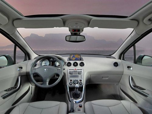 Интерьер, даром что является сборной солянкой изо всех Peugeot, весьма неплох. Французы, к тому же,…