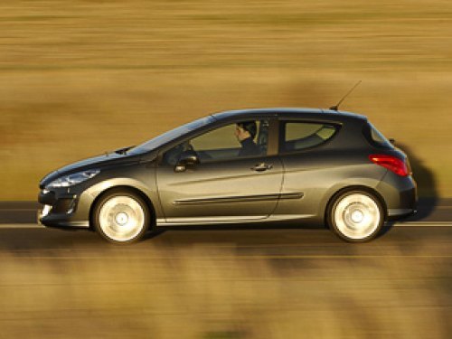 В гонке экологически чистых автомобилей Peugeot держится среди лидеров. И гибрид на базе «308-й» —…