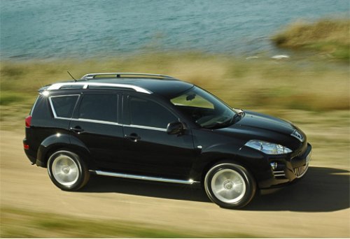 Кроссовер Peugeot 4007 отличается от «японского брата» Mitsubishi Outlander XL наличием семи мест,…