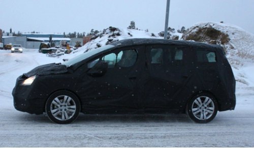 Наклоном кормы прототип напоминает небезызвестный компактвэн Ford C-Max.