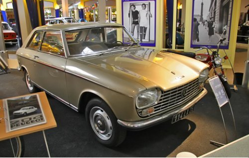 Одна из самых красивых моделей фирмы, Peugeot 404 1960 года, была второй машиной после семейства…