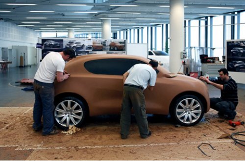 В Peugeot нет определенного правила, регламентирующего количество вариантов на разных стадиях…