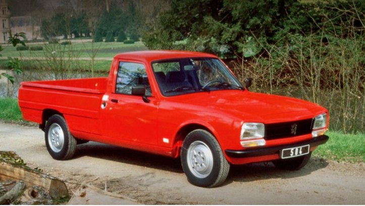В линейке марки Peugeot уже были пикапы. Последний из них — модель 504, выпускавшаяся в 90-е годы.