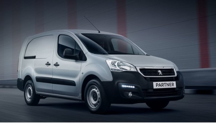 Хотя российский офис Peugeot называет калужский Partner новым, это модель предыдущего (второго)…