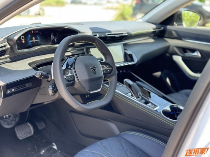 В техническом плане Peugeot 508L лишился базового мотора на 1,6 литра. Теперь в моторной гамме…