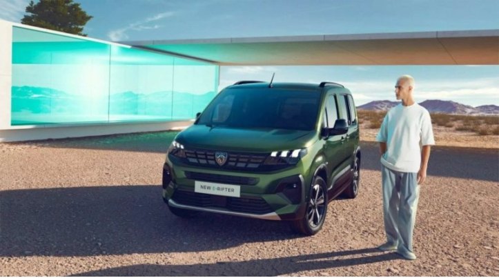 Peugeot не показал нам интерьер, но упомянул совершенно новую приборную панель i-Cockpit с большим…