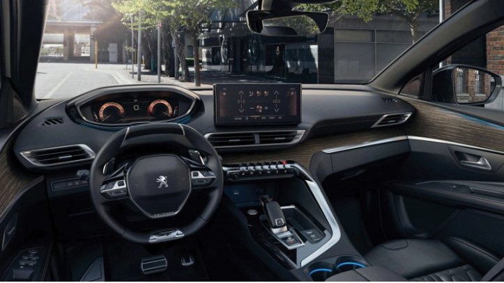 На разгон до сотни семиместный Peugeot 5008 тратит 10,5 секунды, средний расход топлива - 7,3 литра…