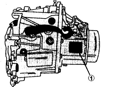 1.0 Местоположение на табелката със серийния номер на скоростната кутия. Показана е скоростна кутия…