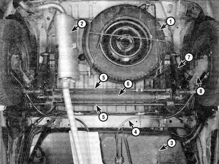1. Roată de rezervă; 2. Tobă de eșapament spate; 3. Rezervor de combustibil; 4. Cablu frână de…