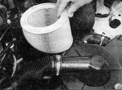 Figure 20.3. ...and remove the filter element (xUD series engines)