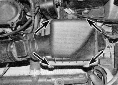 Figure 20.14. Remove the screws securing the cover to the air filter housing (late DW series…
