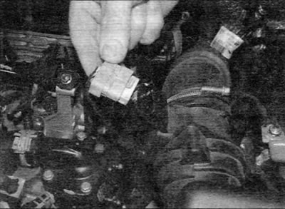 Figure 20.19. Disconnect the air flow sensor electrical connector (2.0 L engines)