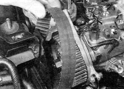 Figure 7.10, b. Removing the timing belt