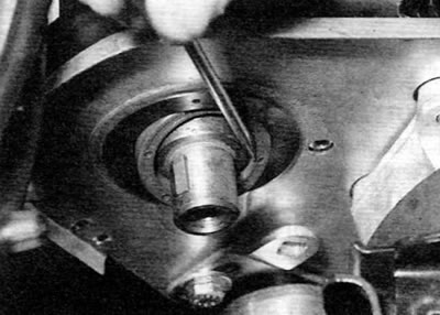 Figure 16.12. Removing the right camshaft oil seal