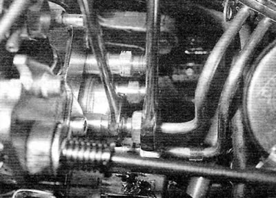 Figure 5.12, c. Loosening the fuel line nipple on the pump (bosch pump)