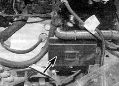 Figure 5.7. On later models with a 2.0L diesel engine, release the relay box (marked with an arrow)…