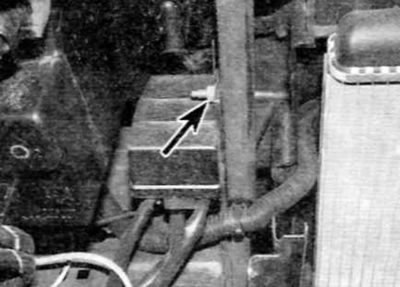 Figure 3.3. Loosen the nut securing the pre-heating system unit to the corresponding support