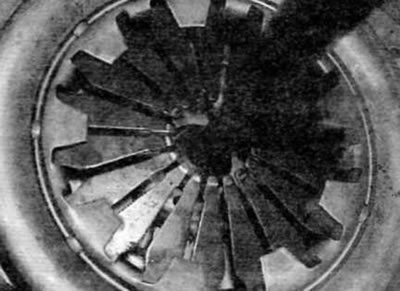 Figure 4.17. Center the driven disk using the centering tool