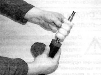 Figure 5.8, a. Extend the piston rod as far as possible and install the dynamic deflection limiter