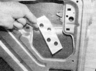 Figure 14.13. Remove the lock and divider plate