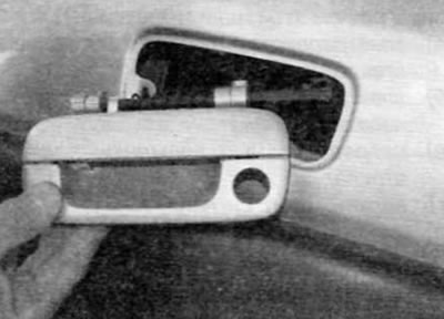 Figure 17.5, b....and then unhook the rod and remove the outer handle from the tailgate