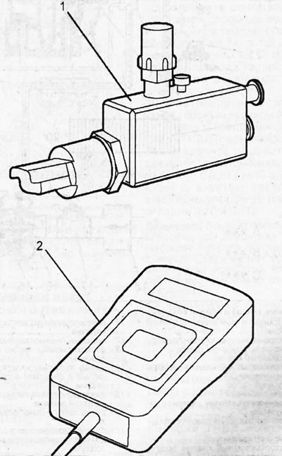 2.8 Adapter 1 i uređaj 2 za mjerenje tlaka dovoda goriva visokotlačne pumpe za gorivo