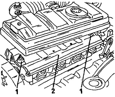 Рис. 25. После снятия крышки головки цилиндров открываются указанные детали. 1. Распорная втулка;…