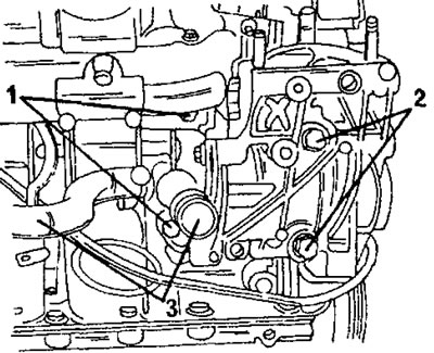 Рис. 40. Снятие водяного насоса. Насос крепится болтами (1) и (2). Водяной шланг подсоединен к…