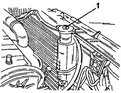 Фигура 157. Нивото на охлаждащата течност се вижда на разширителния резервоар. Отваряйте капака (1)…