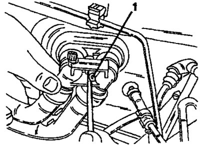 Рис. 169. Для отсоединения обоих шлангов отопителя отжать язычок фиксатора (1) вправе.