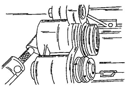 Рис. 267. Выдувание поршня из цилиндра. Убирать пальцы с опасных мест.