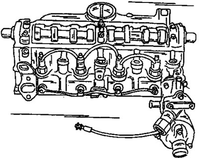 Рис. 367. Головка цилиндров перед разборкой.