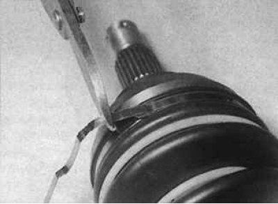 7. Огънете стърчащия край на скобата и отрежете излишната част.