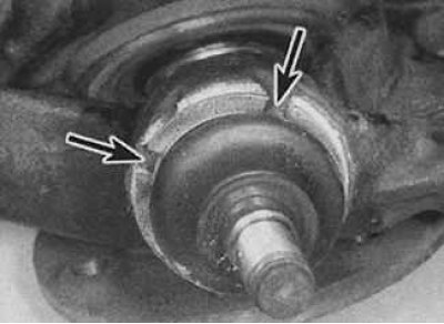 4. Монтирайте специалния инструмент върху сферичната става, като подравнявате инструмента с…