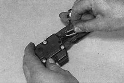 6. Скините мотор са задњих врата.