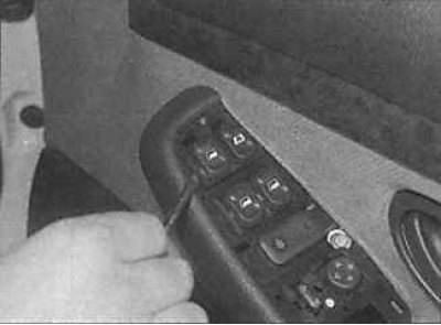 2. Use a lever to remove the switch from its socket on the door (photo on the left) and disconnect…