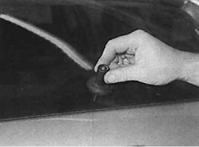 8. Свалете центриращата втулка на чистачките.