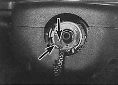 20. Преди монтаж проверете дали контактът на въздушната възглавница е монтиран в съответствие с…