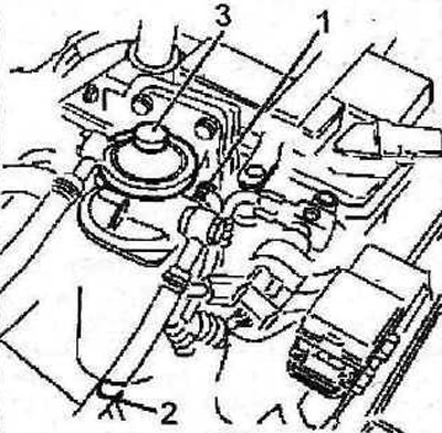 5.41 Вывинтите пробку 1 вентиляционного отверстия рядом с крышкой топливного фильтра. Автомобили с…